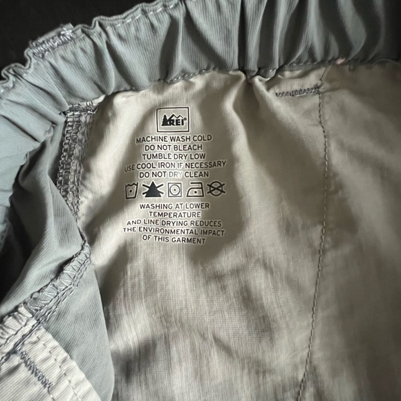 REI Convertible Cargo Men's Gray Pants UPF 50 XXL 28L with belt - Picture 8 of 10